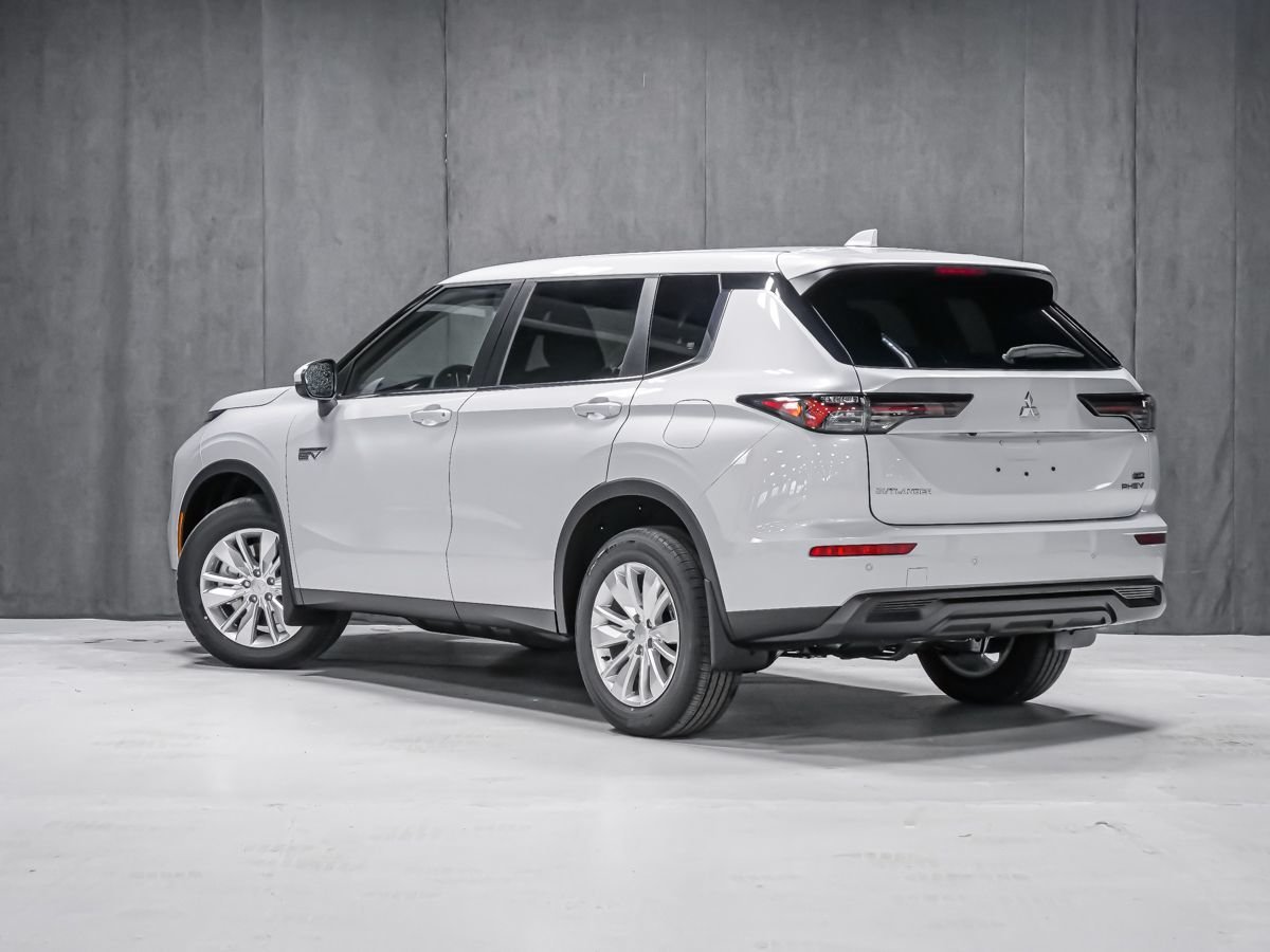 Mitsubishi Outlander PHEV ES 2026 Fini taillé diamant Blanc de qualité supérieure Montréal - photo #3