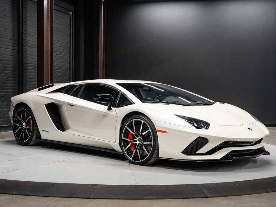 2017 Lamborghini Aventador 2017 White