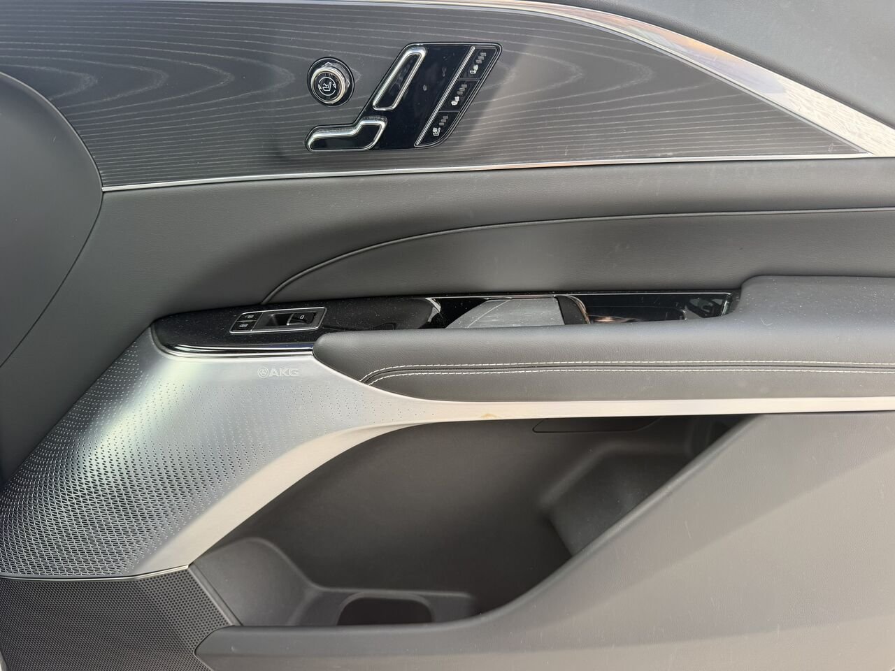 2024 Cadillac LYRIQ LUXURY AWD FINANCEMENT À PARTIR 0.99% Black Laval - photo #10