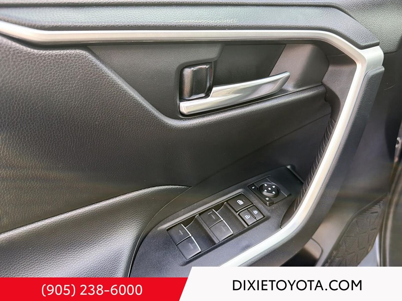 2024 Toyota RAV4 XLE AWD / CLEAN CARFAX / HEATED SEATS / MOONROOF / BACKUP CAMERA White Mississauga - photo #7