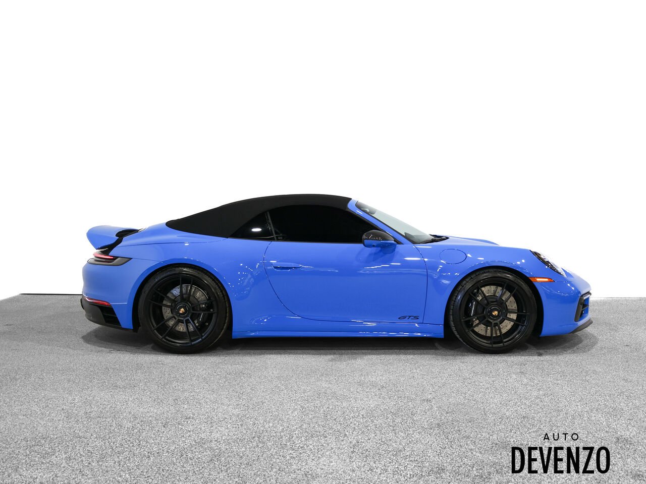 2023 Porsche 911 Blue Saint-Eustache - photo #3