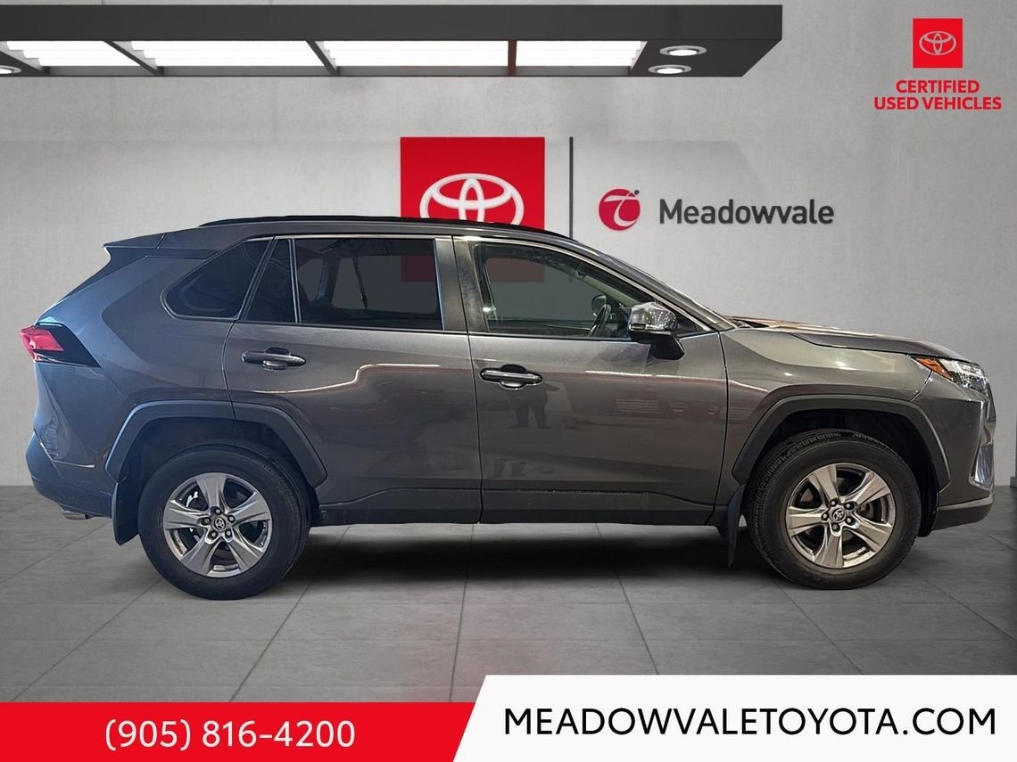 2022 Toyota RAV4 Sunroof, AWD, Power tailgate, Powers Drivers Seat, one owner Magnetic Grey Metallic Mississauga - photo #2
