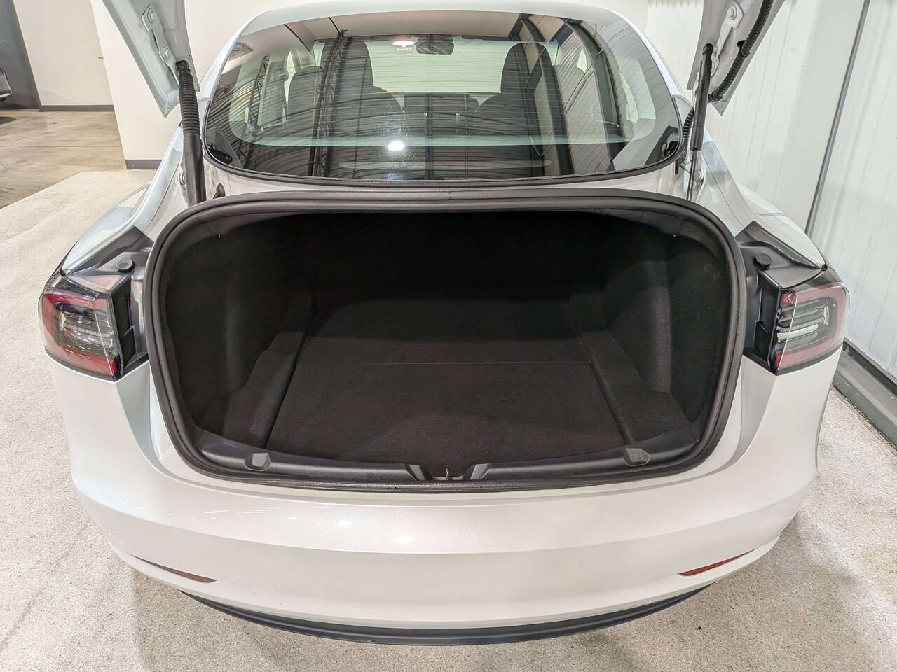 2023 Tesla Model 3 RWD White Val-David - photo #8