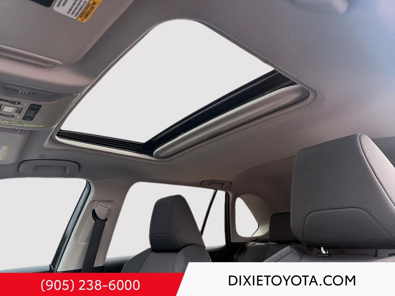 2025 Toyota RAV4 XLE AWD / CLEAN CARFAX / HEATED SEATS / MOONROOF / ALLOY WHEELS / CARPLAY AND ANDROID AUTO Black Mississauga - photo #10