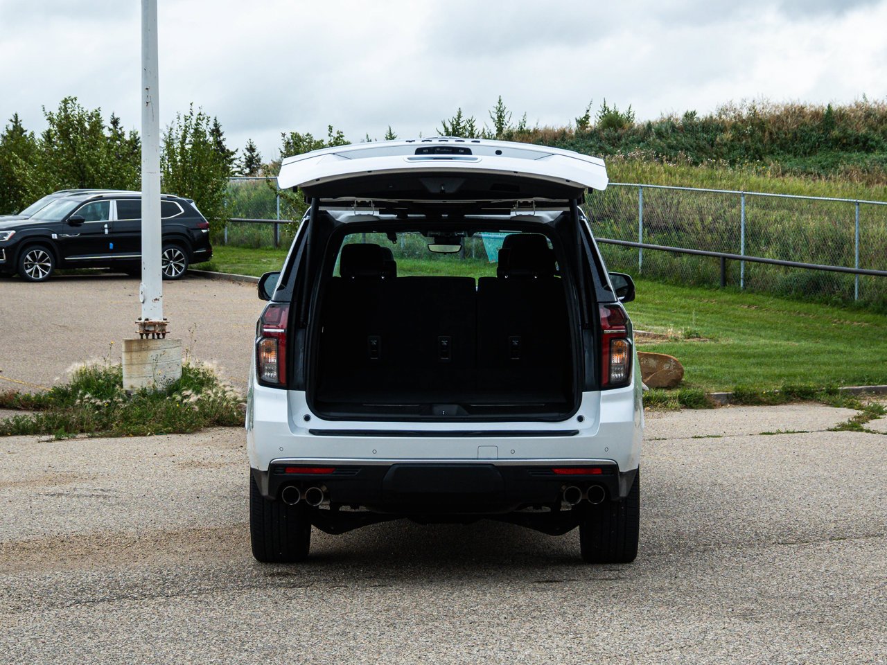 2023 Chevrolet Tahoe 4WD 4dr High Country White Sherwood Park - photo #15