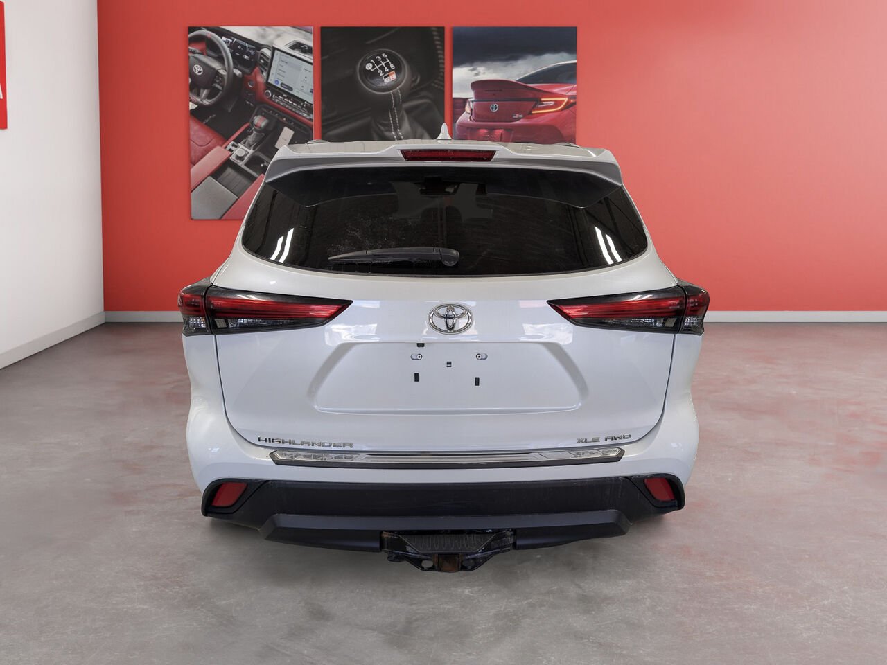 Toyota Highlander XLE/AWD/SIÈGES CHAUFFANTS/VOLANT CHAUFFANT/TOIT OUVRANT/BLUETOOTH/AC BIZONE 2023 Frisson glacé nacré Sherbrooke - photo #2