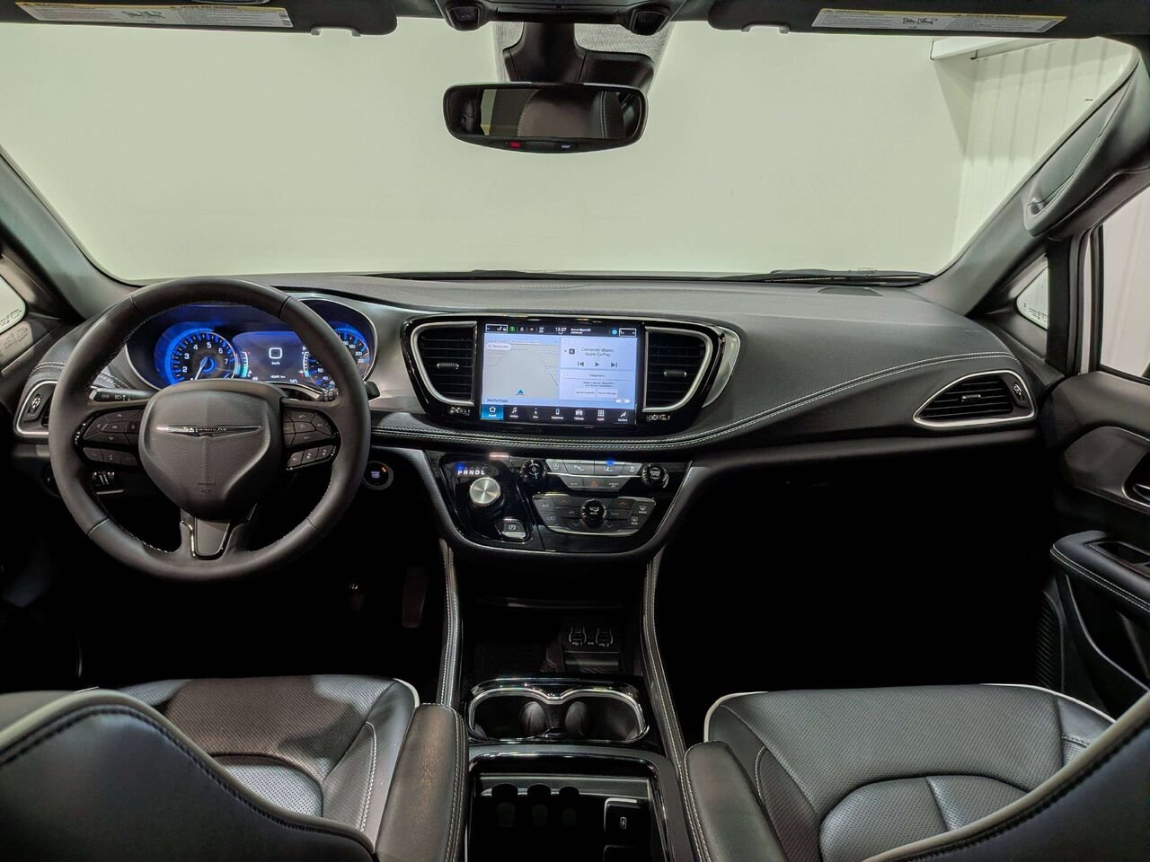 2025 Chrysler Pacifica Limited FWD White Val-David - photo #16