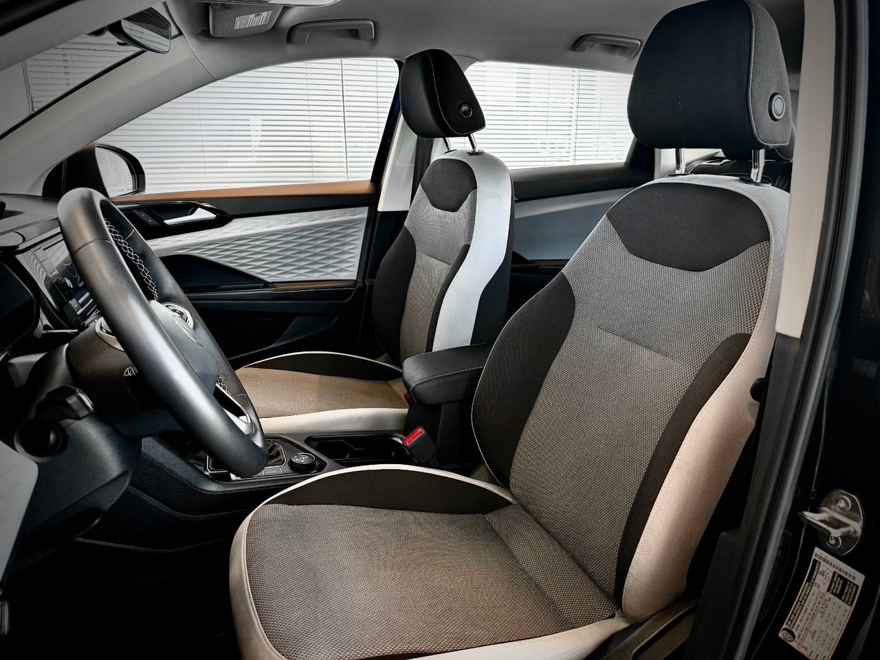 2024 Volkswagen Taos Black Notre-Dame-des-Prairies - photo #17