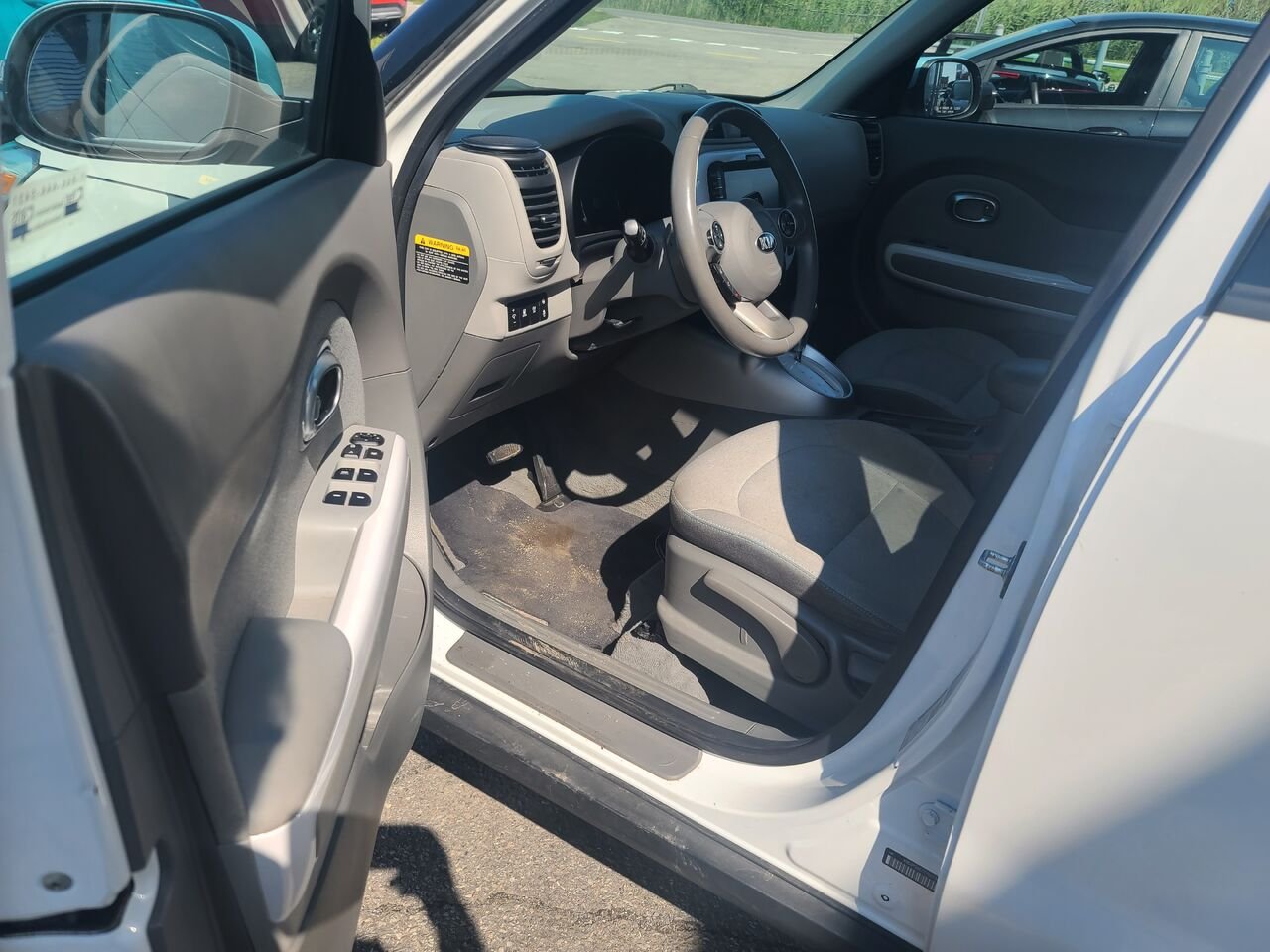 2018 Kia Soul EV White  - photo #8