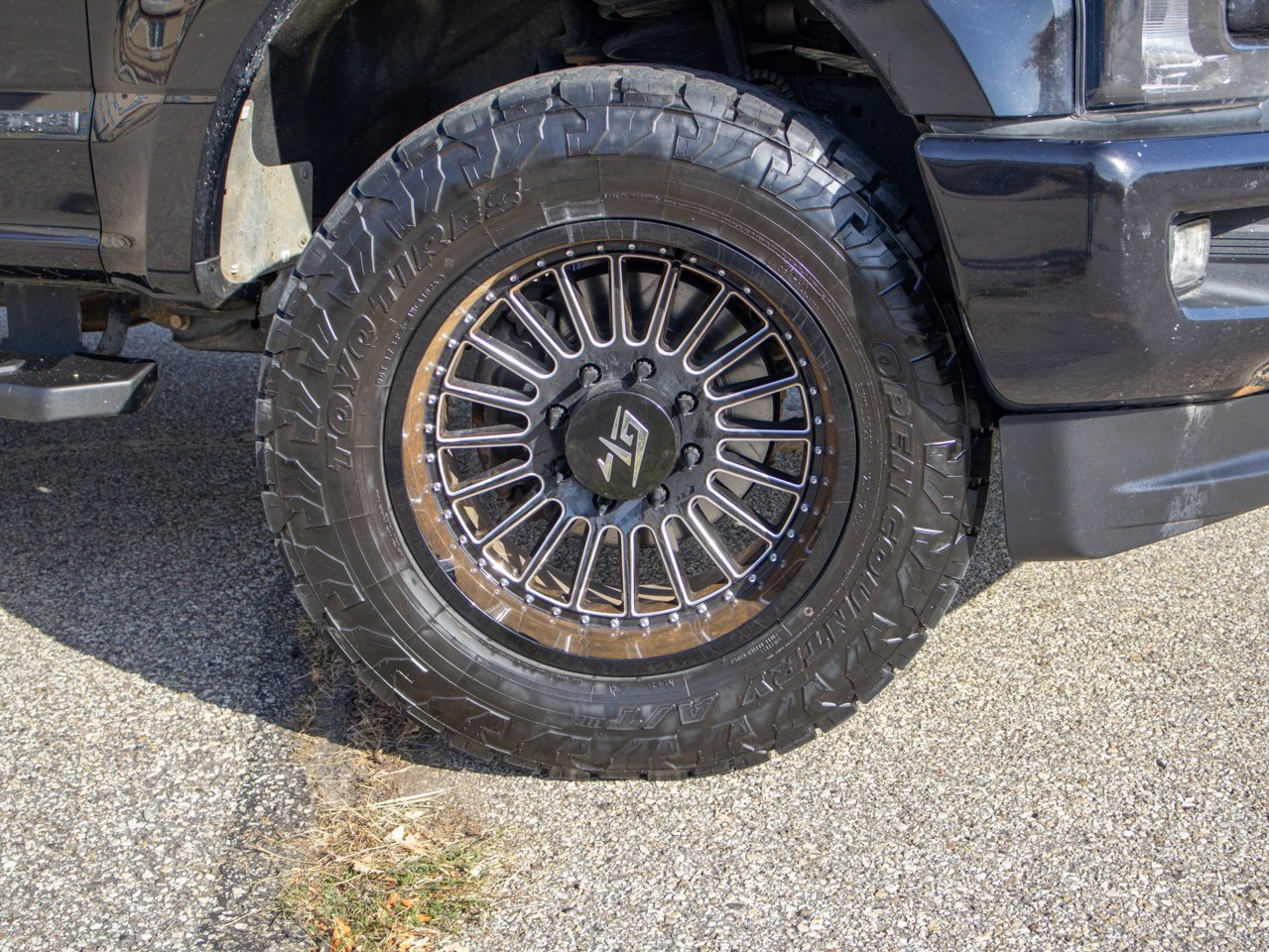 2019 Ford Super Duty F-350 SRW LARIAT 4WD Crew Cab 6.75' Box Black Sherwood Park - photo #2