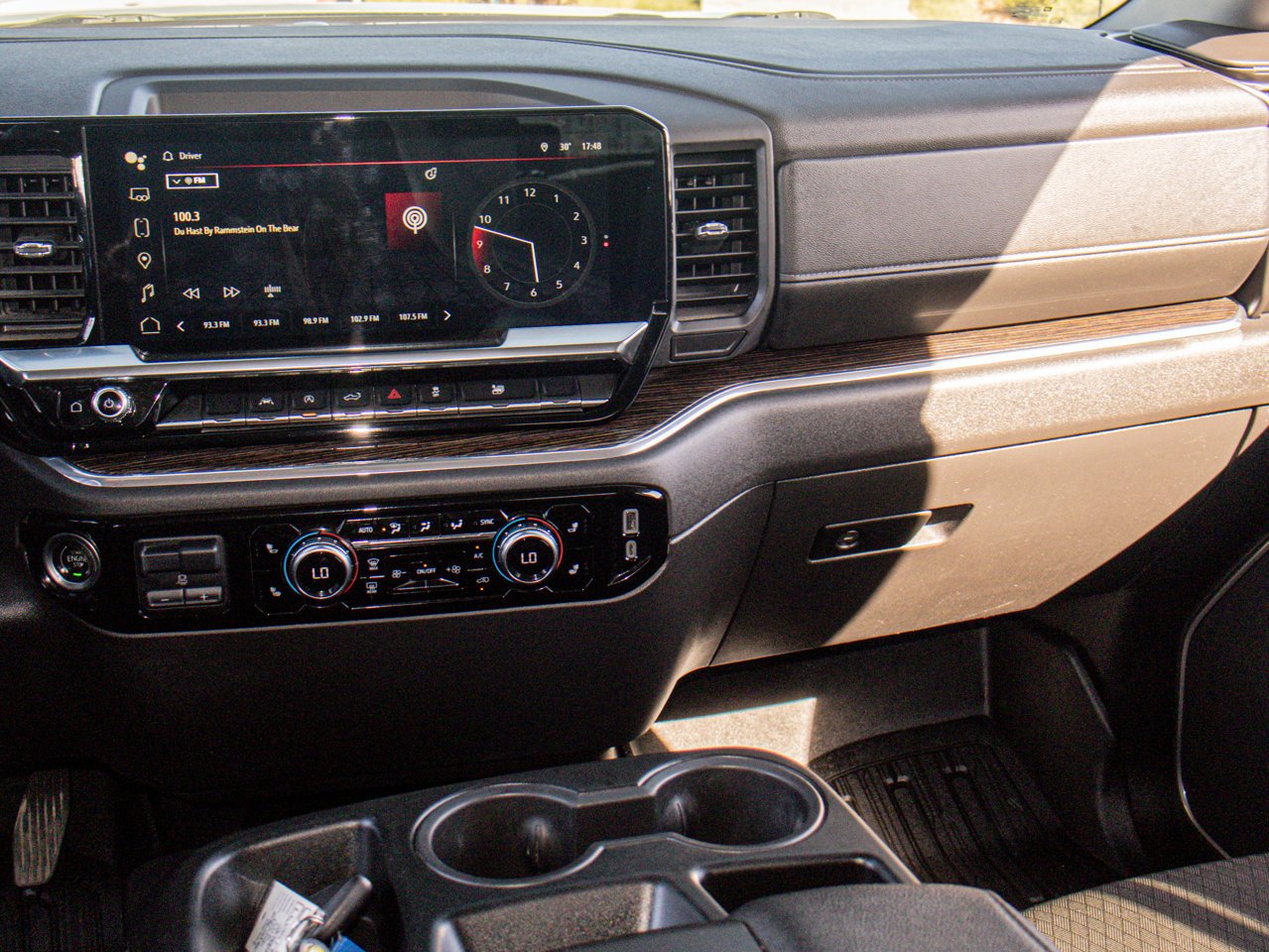 2024 GMC Sierra 1500 4WD Crew Cab 147 Elevation Grey Sherwood Park - photo #32