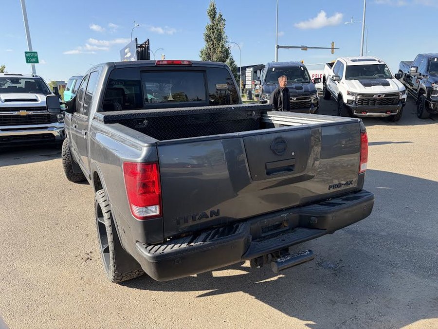2011 Nissan Titan PRO-4X 5.6L | Sunroof Grey