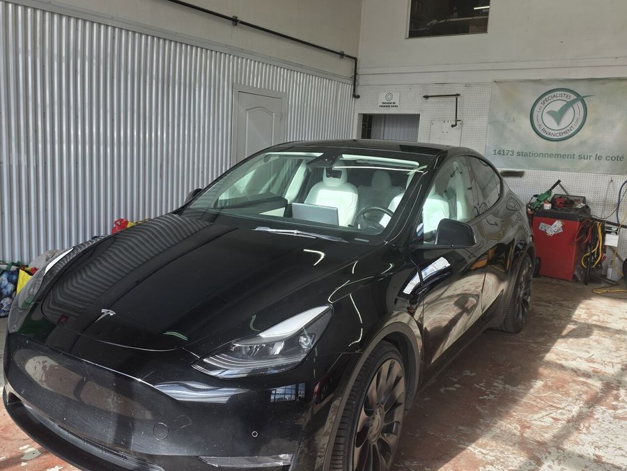 Tesla Model Y Performance TI 2021 Noir