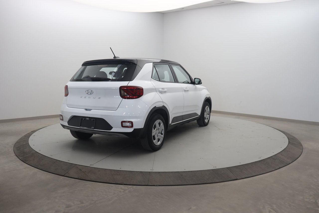 2023 Hyundai Venue Essential White Baie-Comeau - photo #3