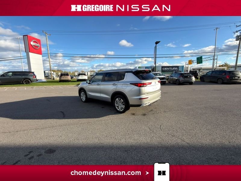 2024 Mitsubishi Outlander White Laval - photo #7