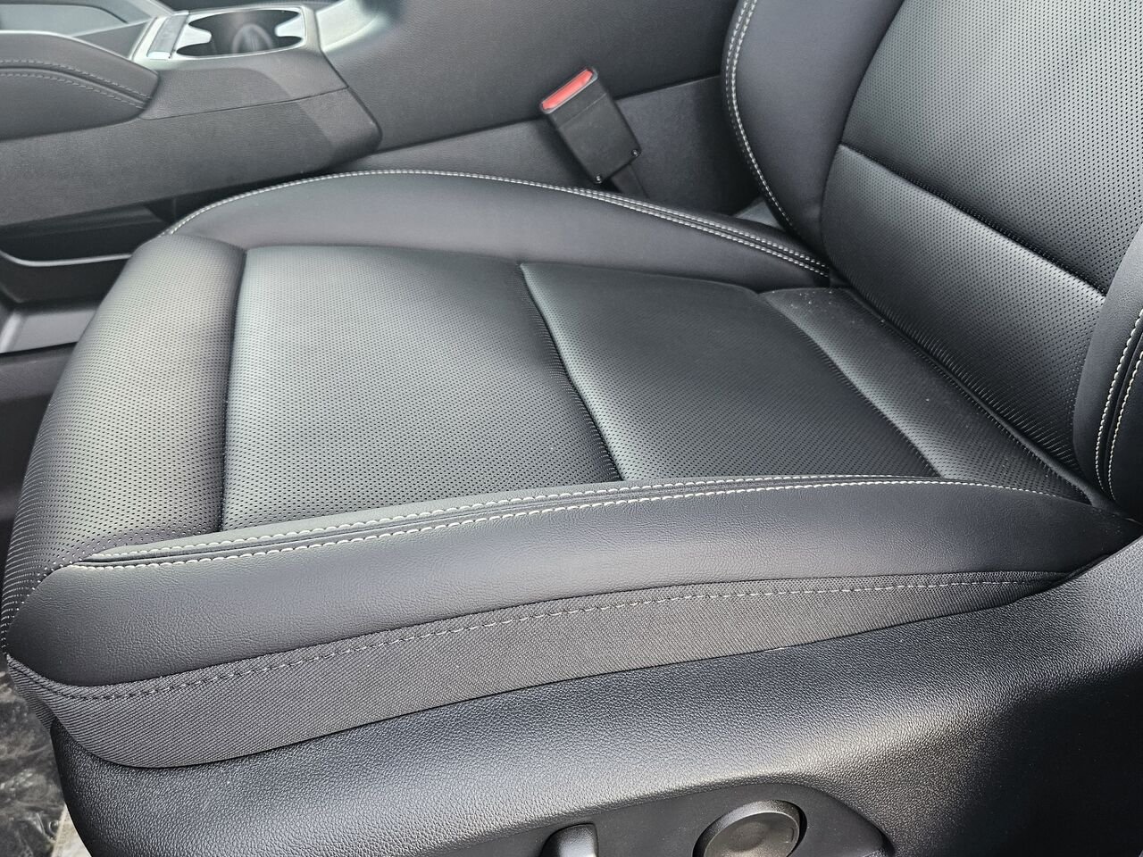 GMC Terrain Élévation 4 portes TI 2026 Blanc sommet Thetford Mines - photo #14
