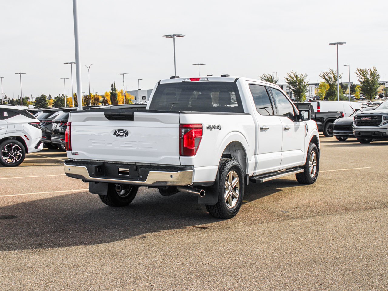 2025 Ford F-150 XLT 4WD SuperCrew 5.5' Box White Sherwood Park - photo #8