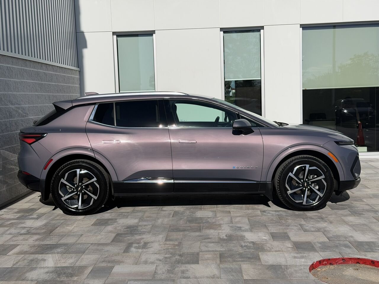 Chevrolet Equinox EV 2LT AWD 2024 Gris Laval - photo #3