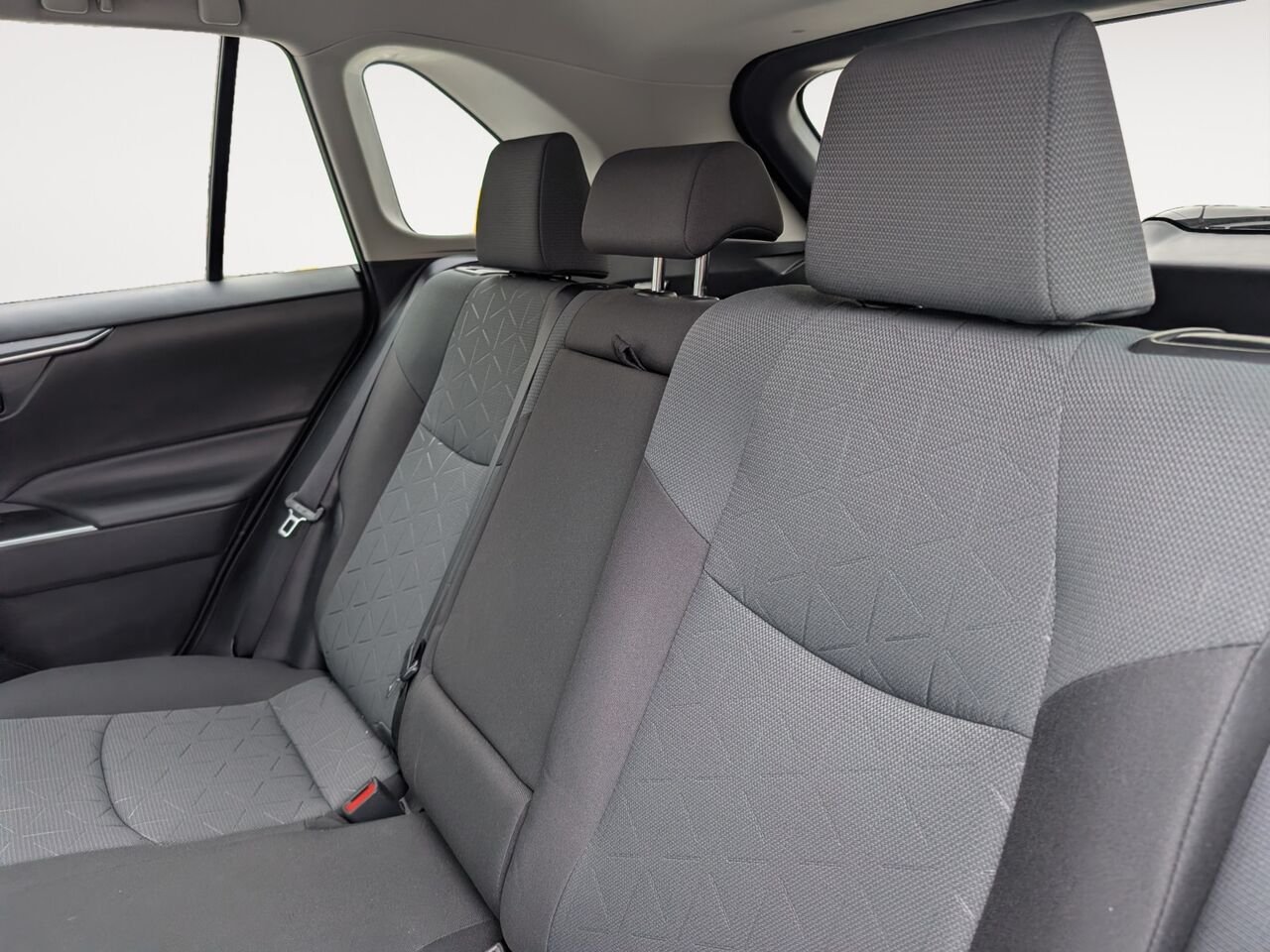 Toyota RAV4 LE/SIÈGES CHAUFFANTS/CAMÉRA DE RECUL/BLUETOOTH/AC/ 2025 Noir Sherbrooke - photo #7
