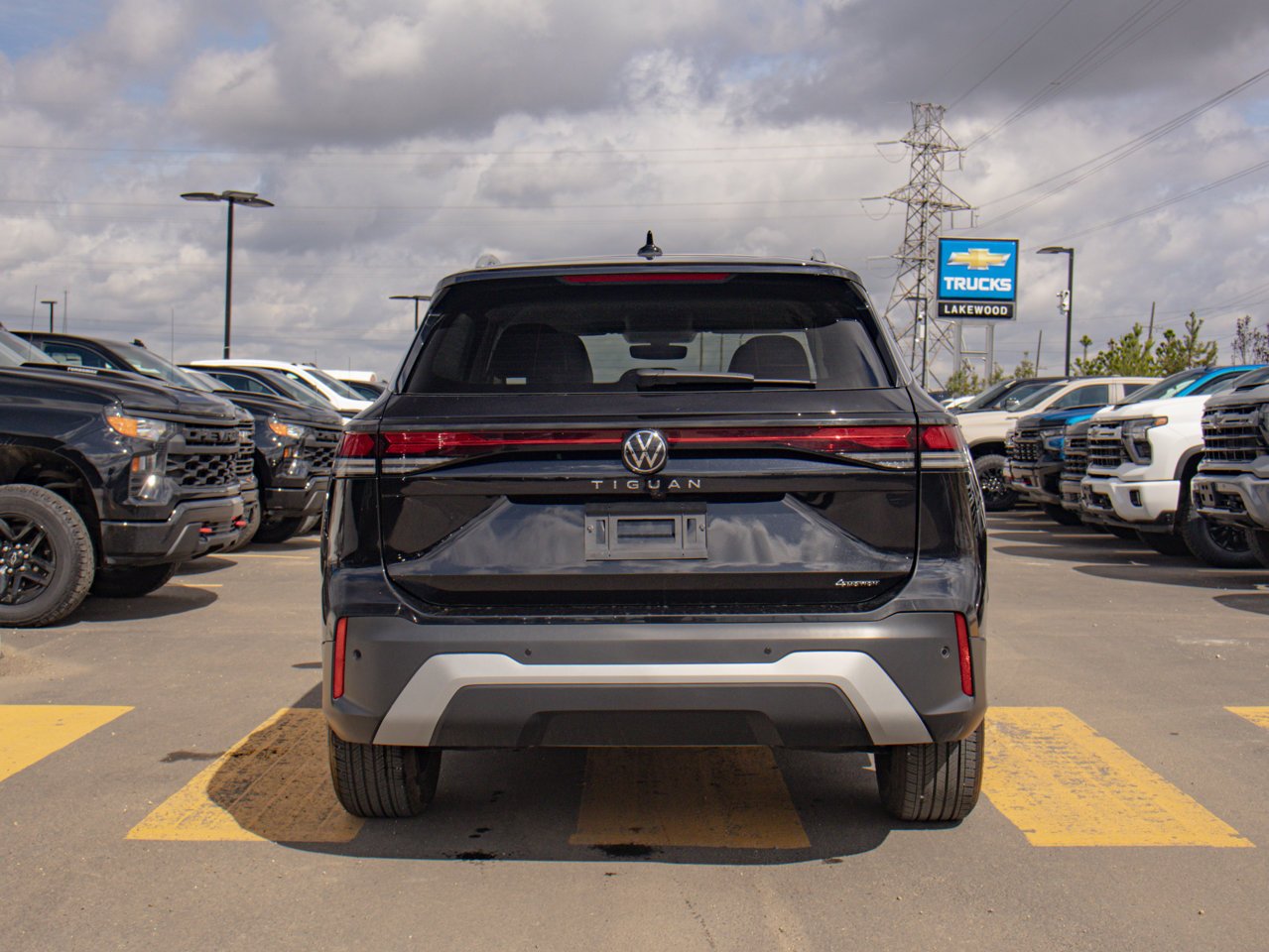 2026 Volkswagen Tiguan Comfortline 4MOTION Black Sherwood Park - photo #8
