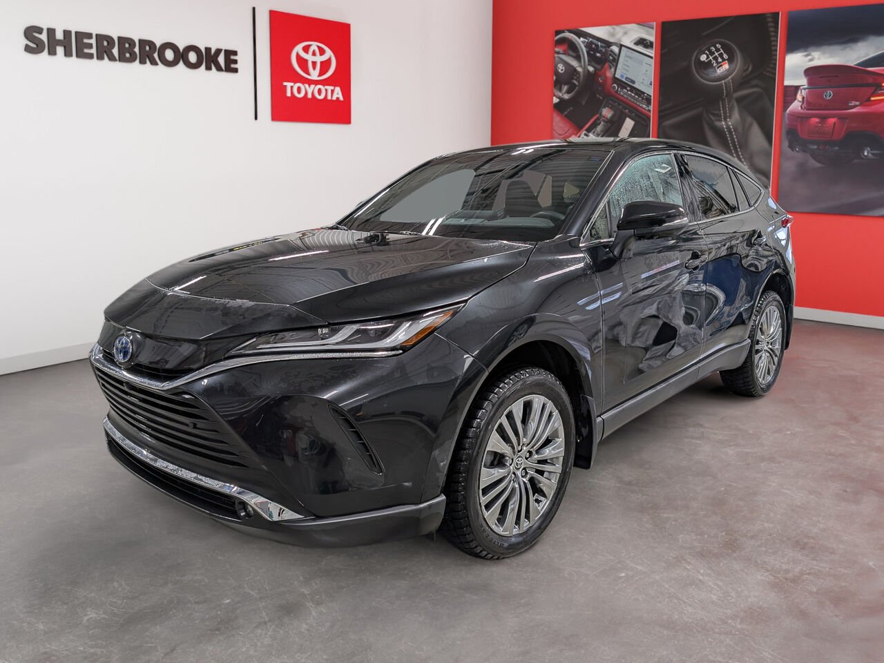 Toyota Venza Hybride LIMITED/AWD/SIÈGES CHAUFFANTS/TOIT PANORAMIQUE FIXE/VOLANT CHAUFFANT/BLUETOOTH/AC BIZONE 2023 Noir céleste Sherbrooke - photo #0