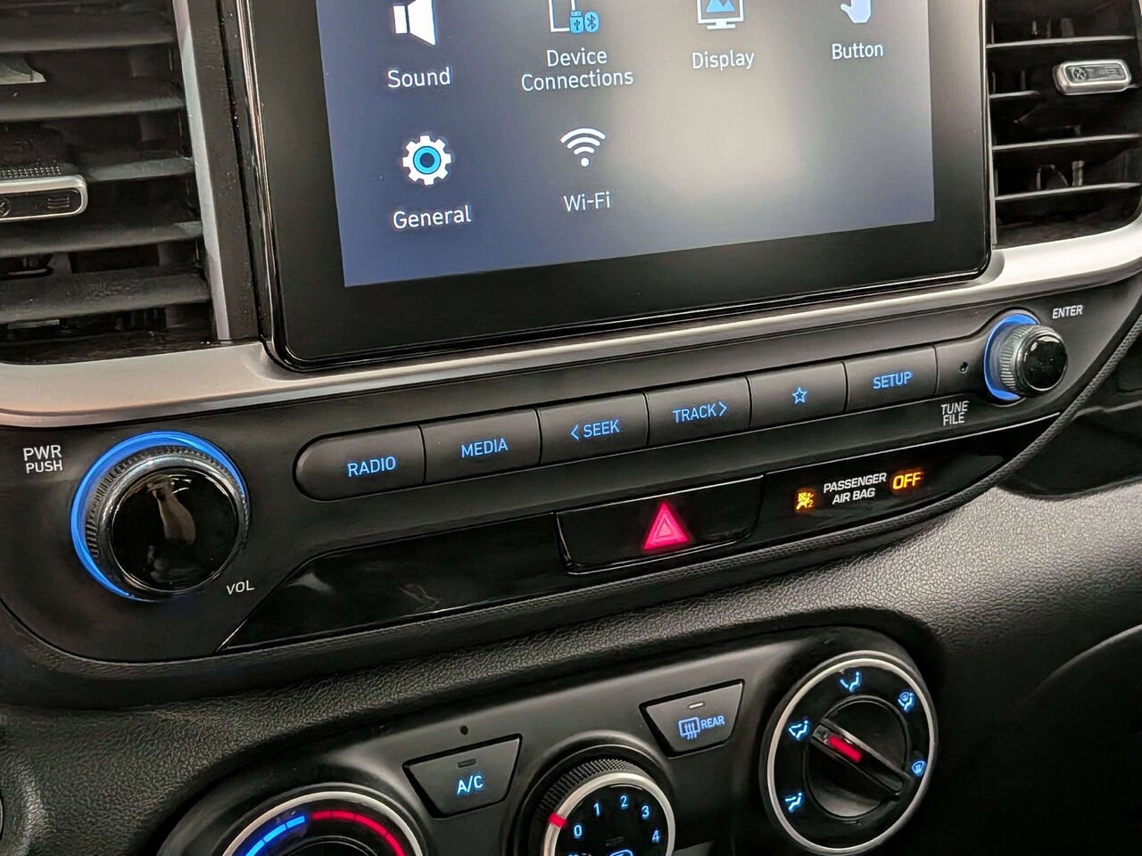2026 Hyundai Venue Preferred IVT Black Val-David - photo #24