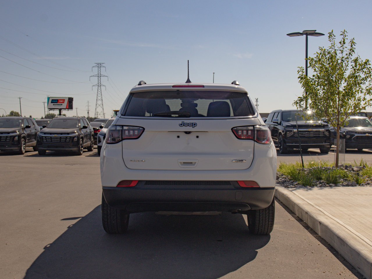 2022 Jeep Compass North 4x4 White Sherwood Park - photo #8