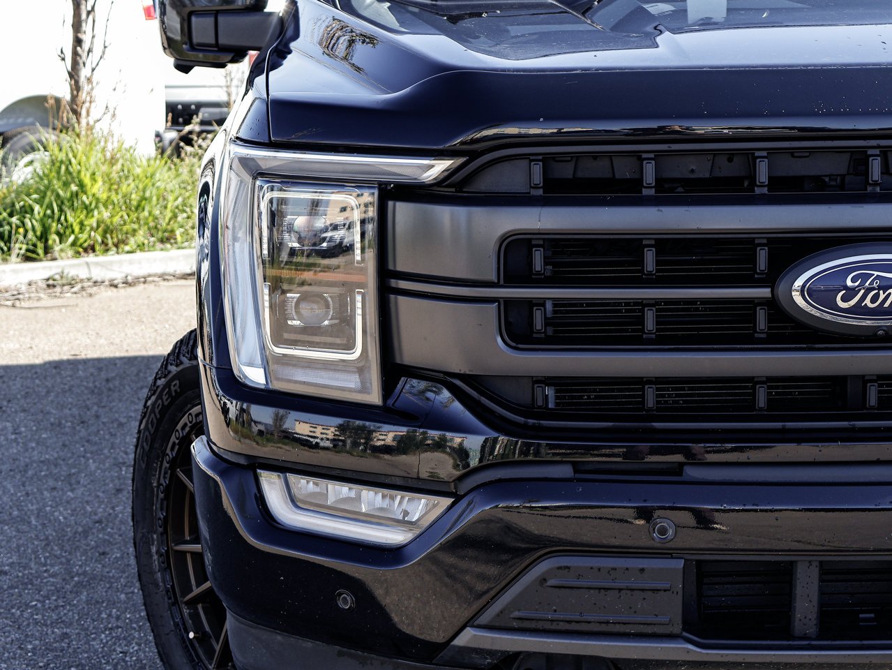 2023 Ford F-150 LARIAT 4WD SuperCrew 5.5' Box Black Sherwood Park - photo #4