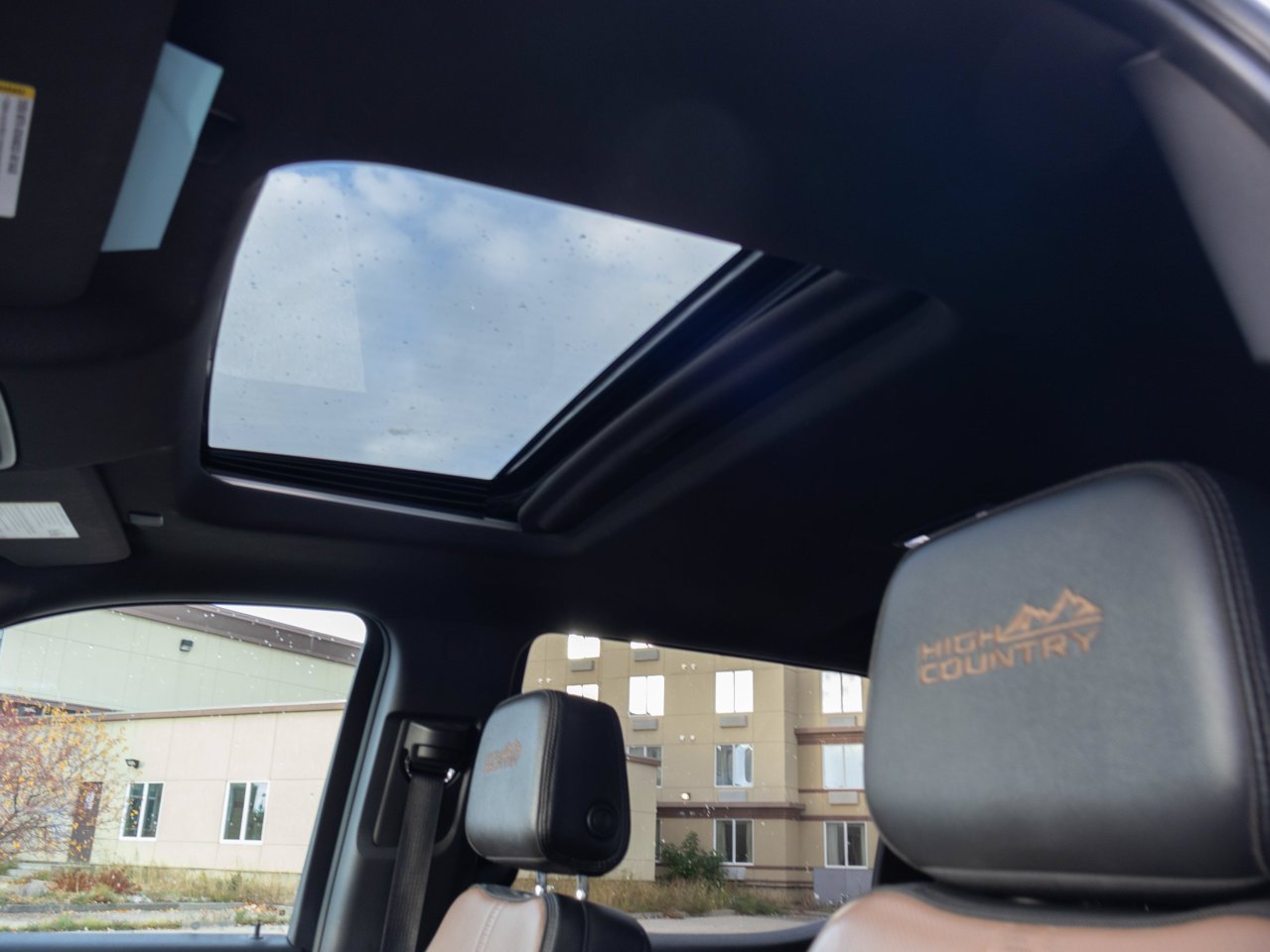 2024 Chevrolet Silverado 1500 4WD Crew Cab 147 High Country White Sherwood Park - photo #15