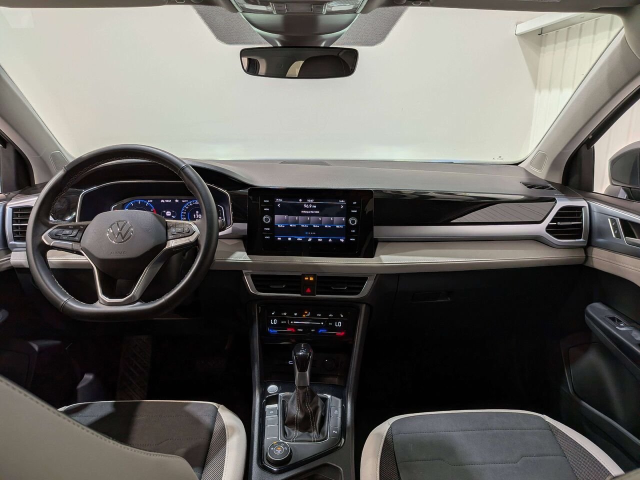 2025 Volkswagen Taos Comfortline 4MOTION Grey Val-David - photo #11