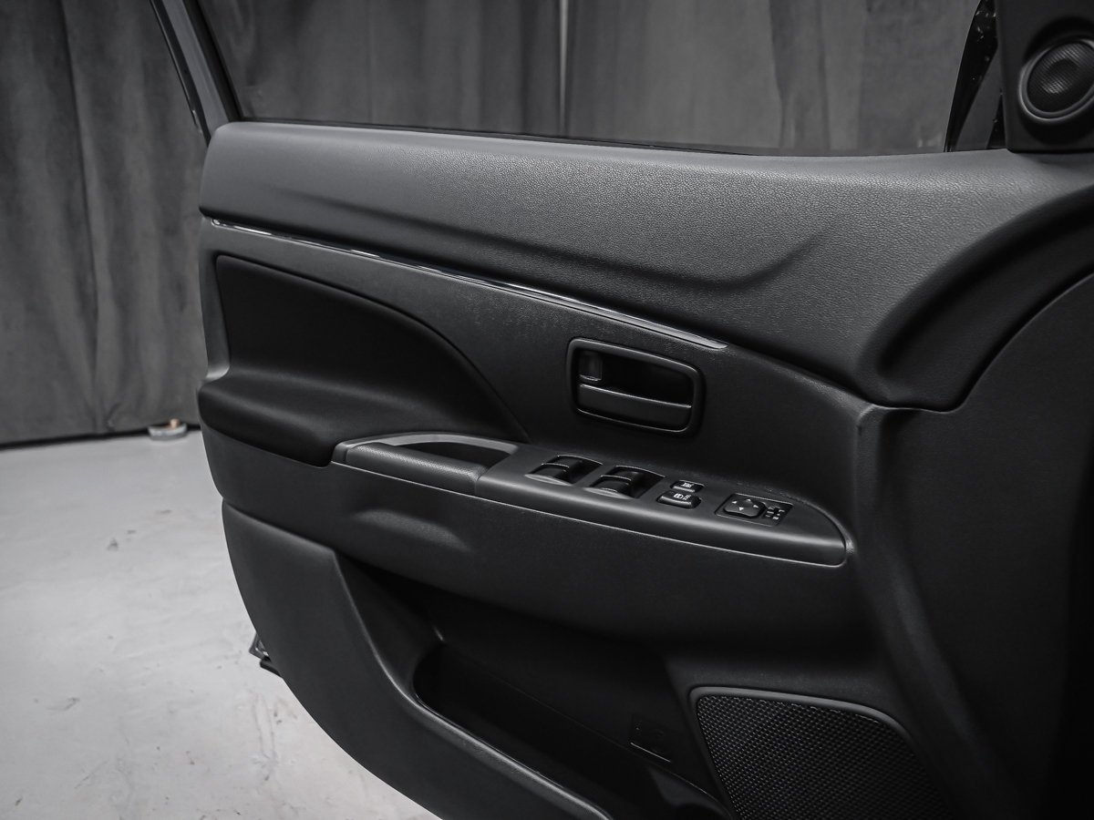 2027 Mitsubishi RVR ES Titanium Grey Montreal - photo #8