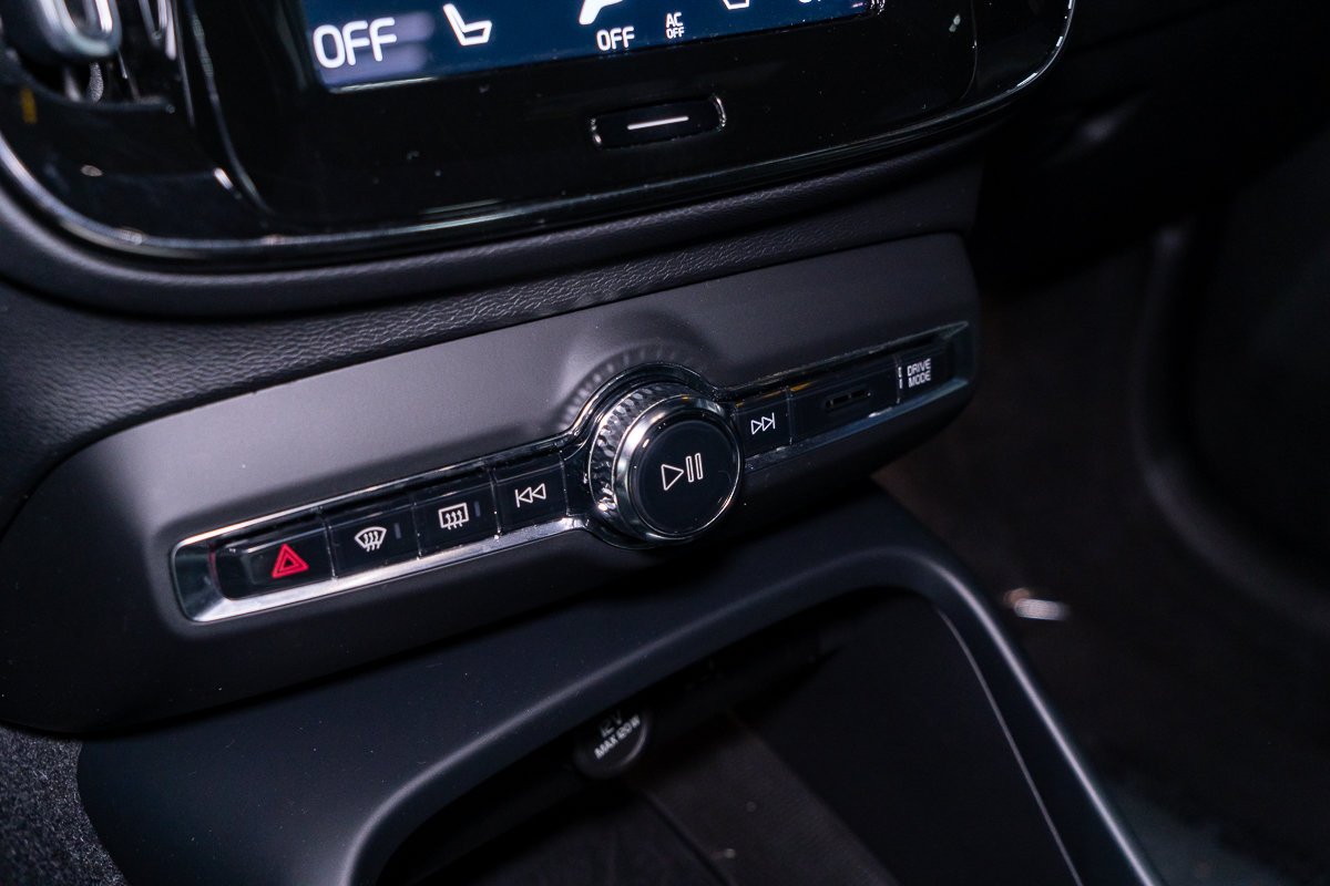 Volvo XC40 T5 R-DESIGN CLIMAT ADVANCED HARMAN KARDON 2022 Argent Montréal - photo #9