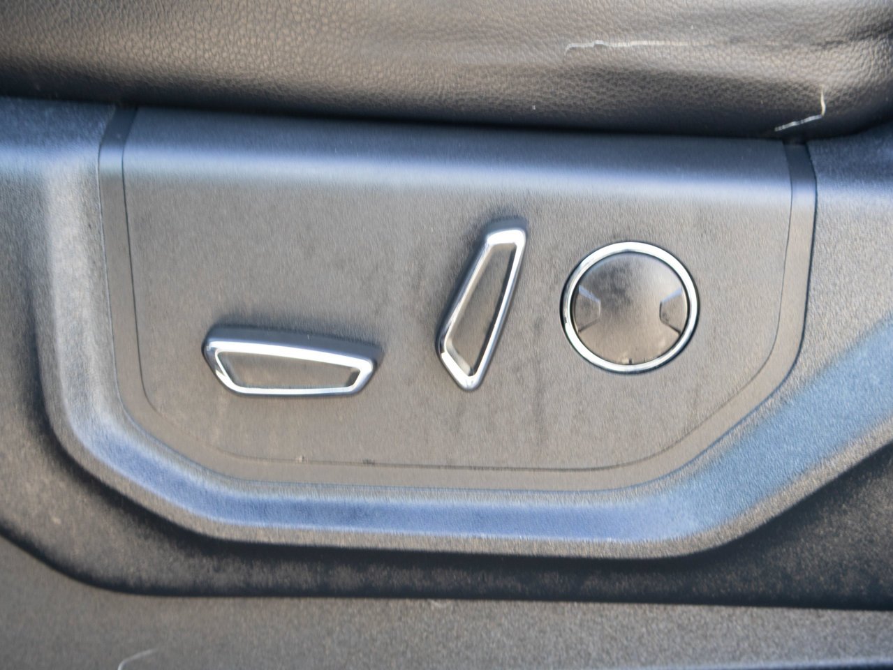 2019 Ford Super Duty F-350 SRW LARIAT 4WD Crew Cab 6.75' Box Black Sherwood Park - photo #15