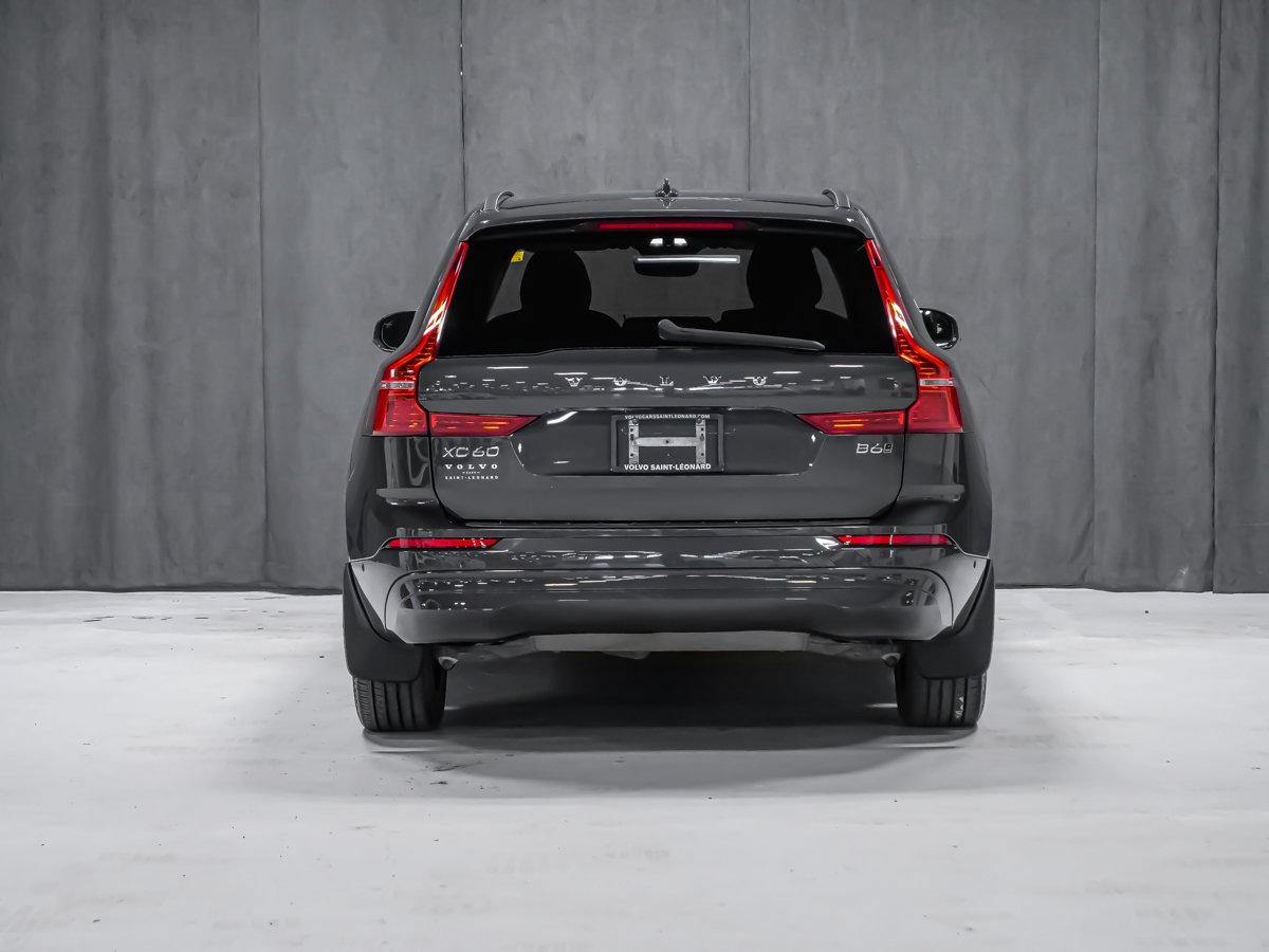 2022 Volvo XC60 B6 MOMENTUM Grey Montreal - photo #4