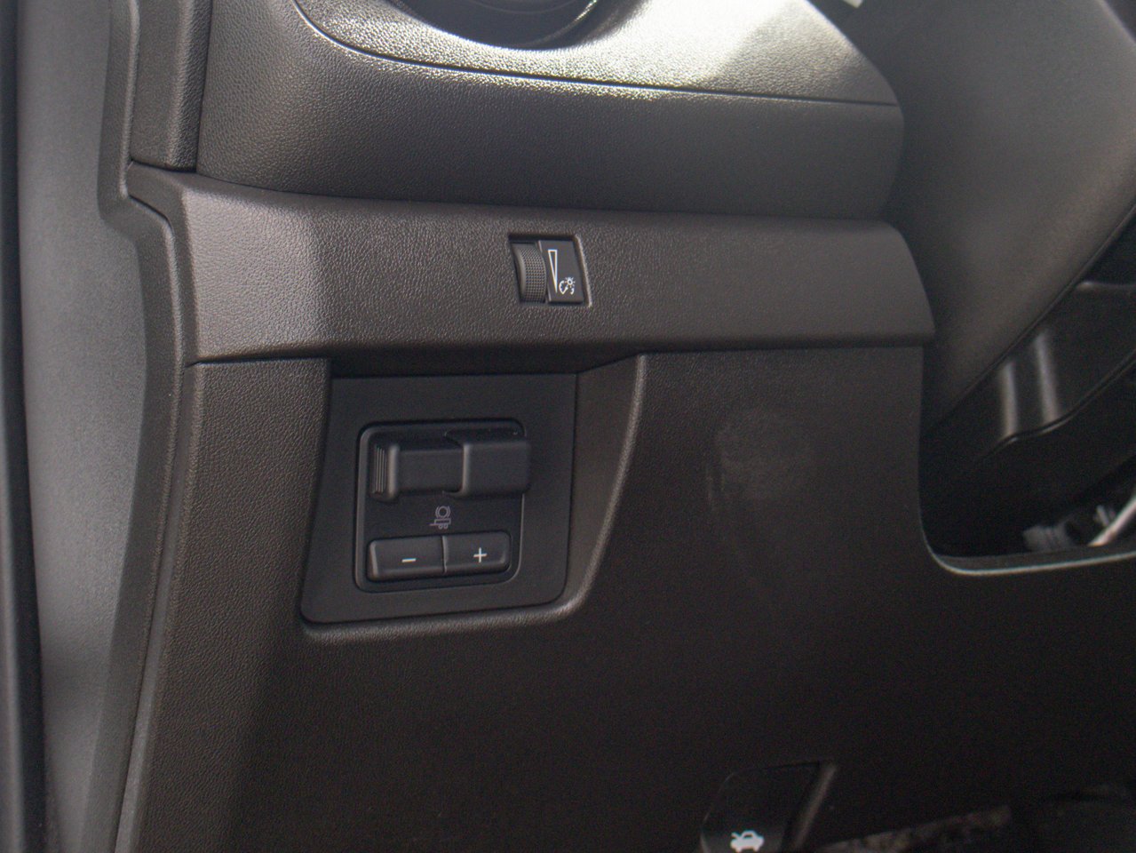 2023 Chevrolet Colorado 4WD Crew Cab Trail Boss White Sherwood Park - photo #21