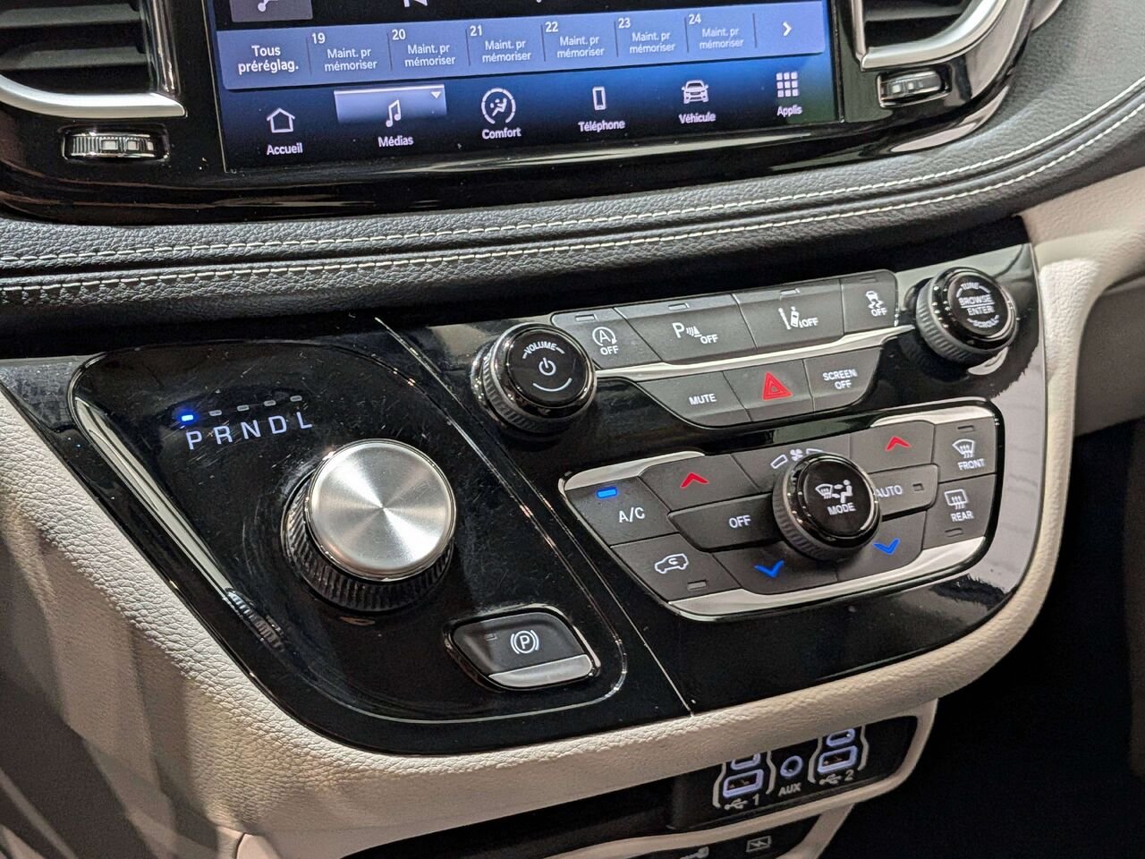Chrysler Pacifica 2022 Bleu Val-David - photo #28