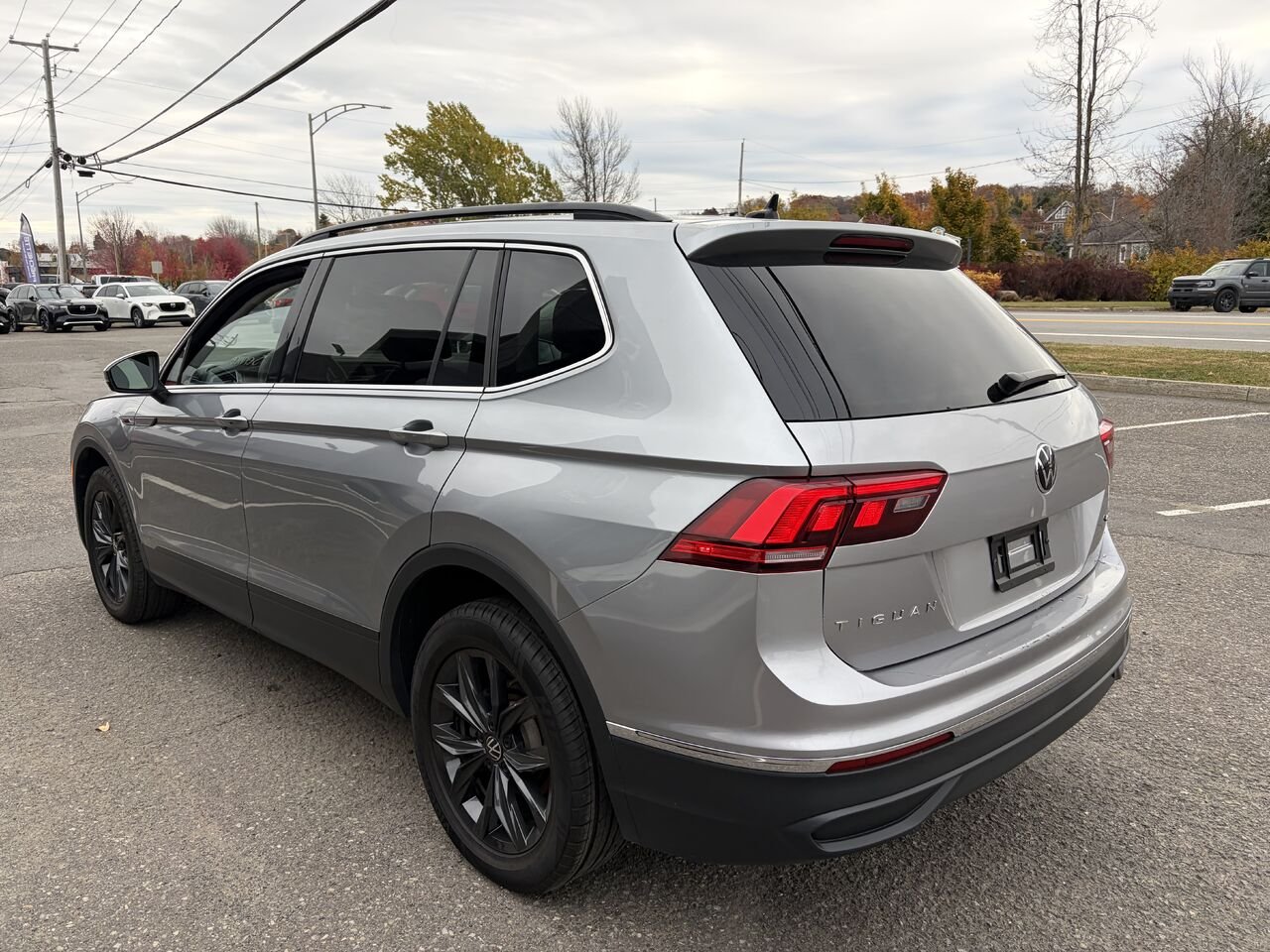 2024 VOLKSWAGEN TIGUAN SE/WOLFSBURG Comfortline 4MOTION Grey Montmagny - photo #6