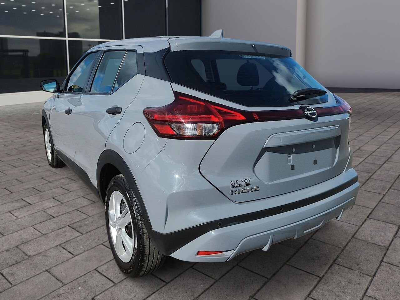 2024 Nissan Kicks s Grey Québec - photo #3