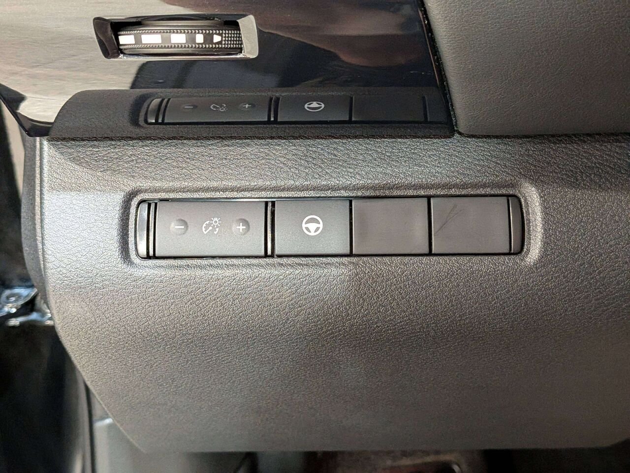 2024 Nissan Pathfinder S 4WD Black Val-David - photo #33