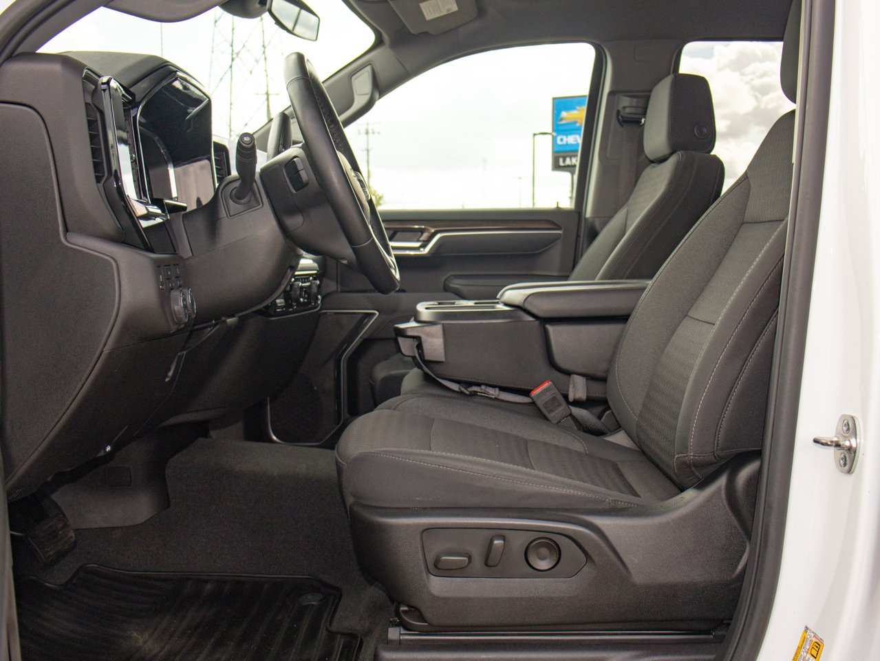 2025 Chevrolet Silverado 1500 4WD Crew Cab 147 LT White Sherwood Park - photo #16