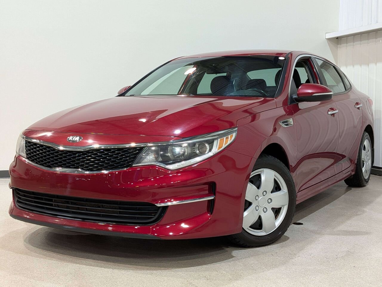2018 Kia Optima LX Auto Red Val-David - photo #0