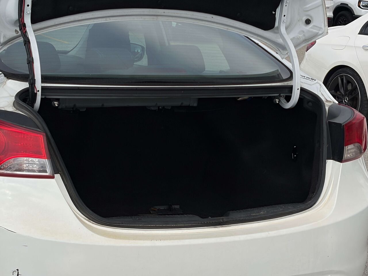 2013 Hyundai ELANTRA Limited White Gatineau - photo #17