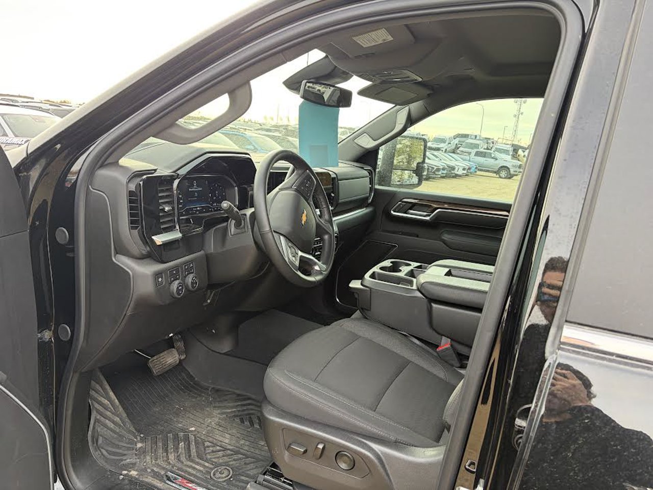 2025 Chevrolet Silverado 3500HD 4WD Crew Cab 159 LT Black Sherwood Park - photo #6