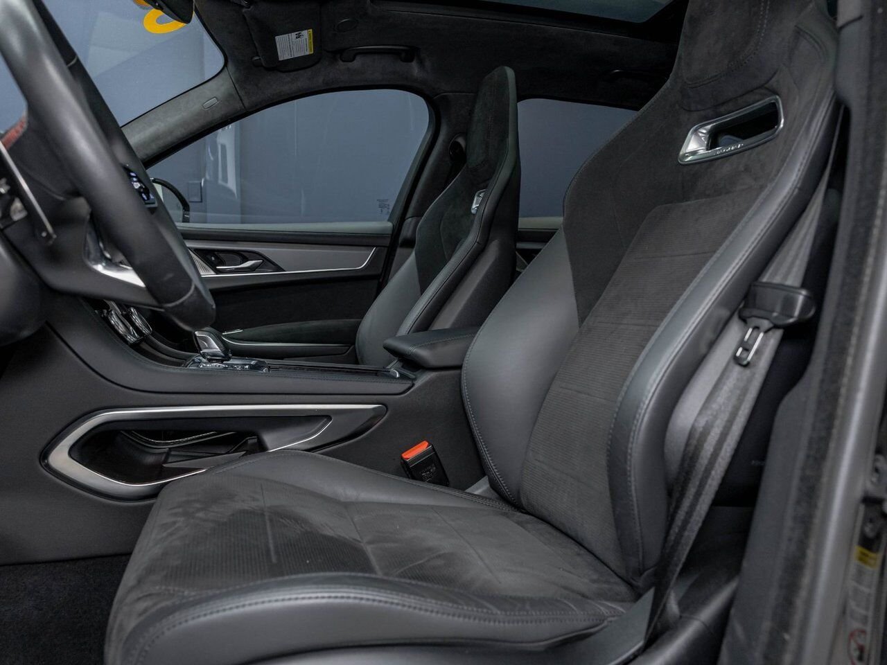 2025 Jaguar F-PACE P575 SVR EDITION AWD V8 *TOIT* NAV SIÈGES VENTIL Black Saint-Jérôme - photo #10