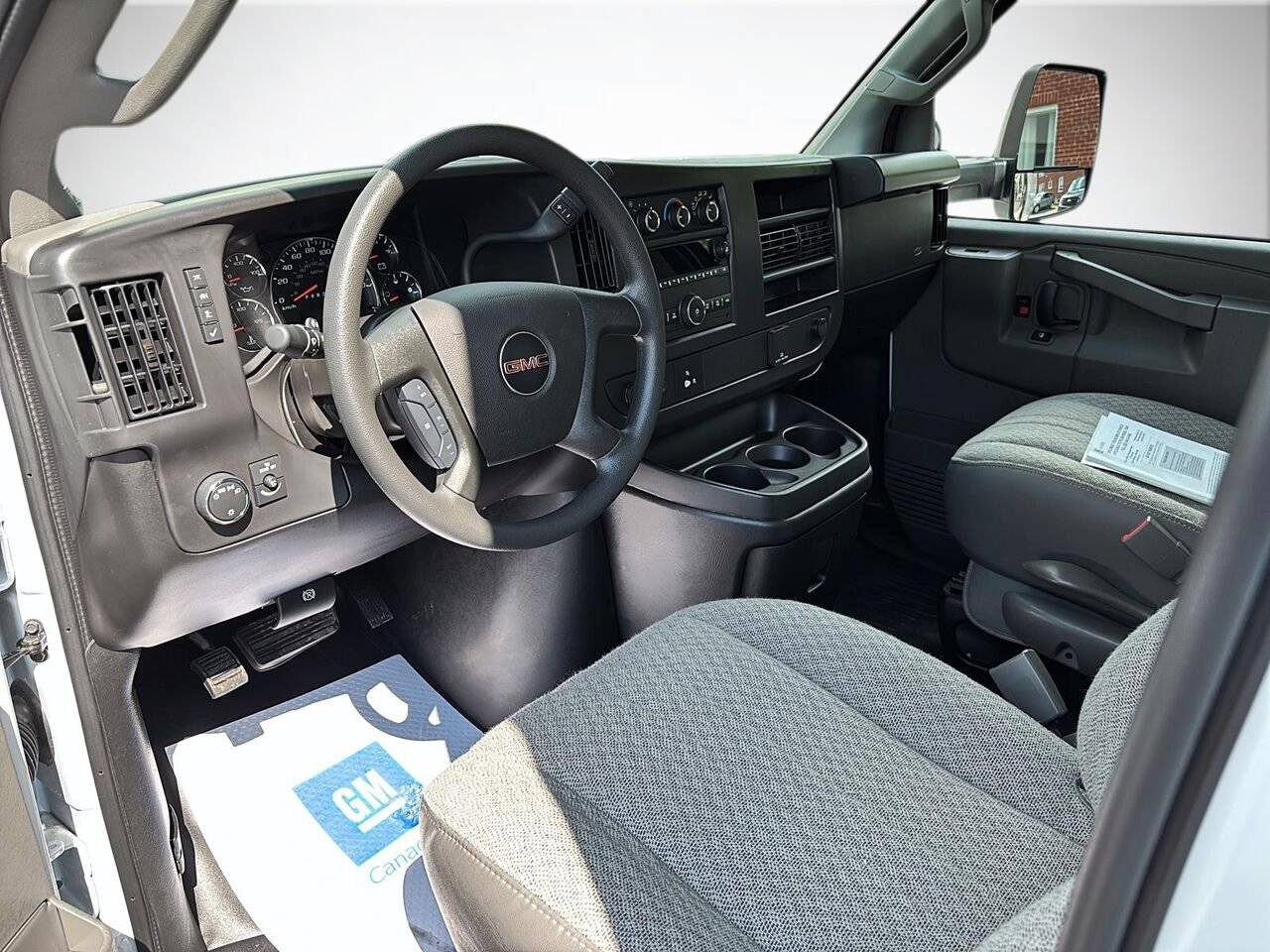GMC Fourgonnette commerciale tronquée Savana 3500 fourgonnette 139 po 2026 BLANC SOMMET Saint-Hyacinthe - photo #7