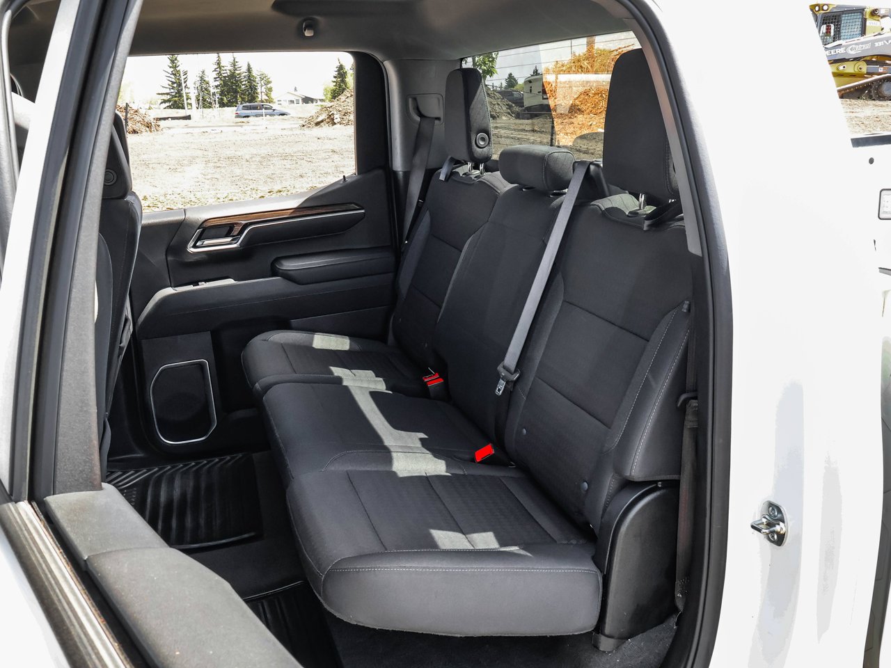 2025 Chevrolet Silverado 1500 4WD Crew Cab 147 LT White Sherwood Park - photo #15