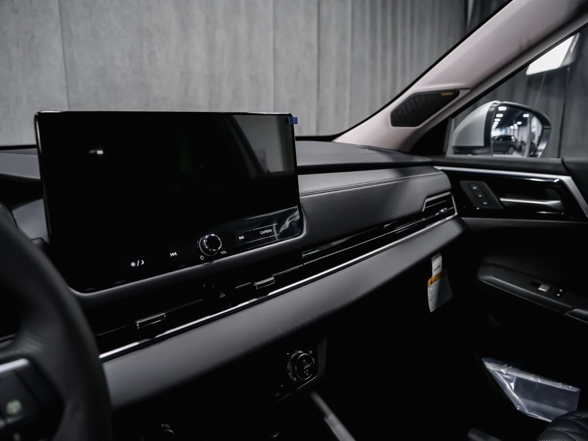 2026 Mitsubishi Outlander Plug-In Hybrid GT Moonstone Grey Premium Finish Montreal - photo #17
