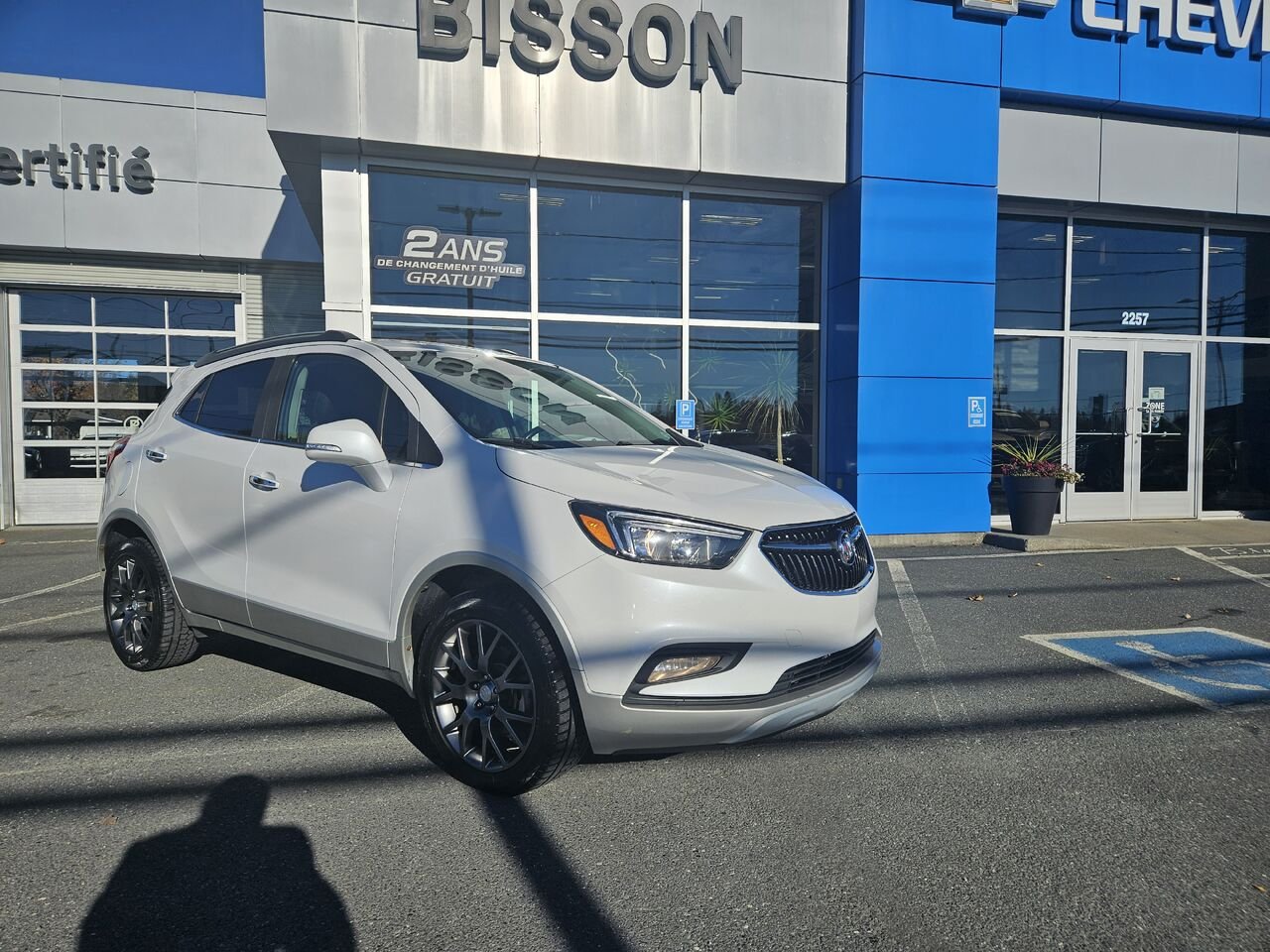 Buick Encore Tourisme sport 4 portes TI 2019 Blanc Thetford Mines - photo #1
