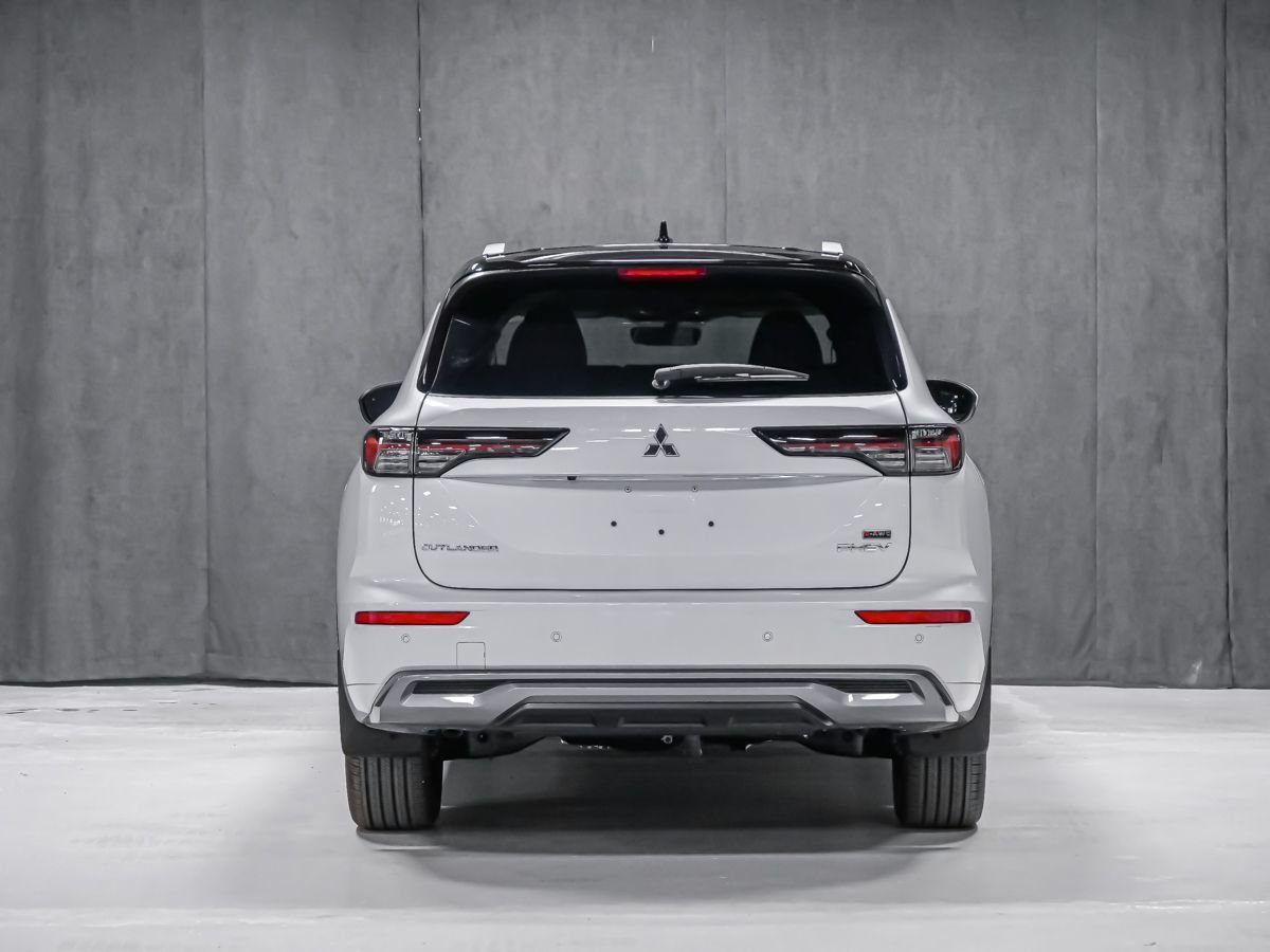 Mitsubishi Outlander PHEV GT 2026 Fini taillé diamant Blanc de qualité supérieure Montréal - photo #5