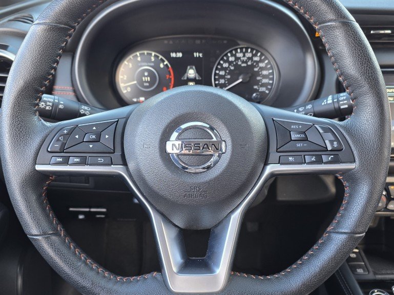 Nissan Kicks SR 2021 Gris Mont-Laurier - photo #23